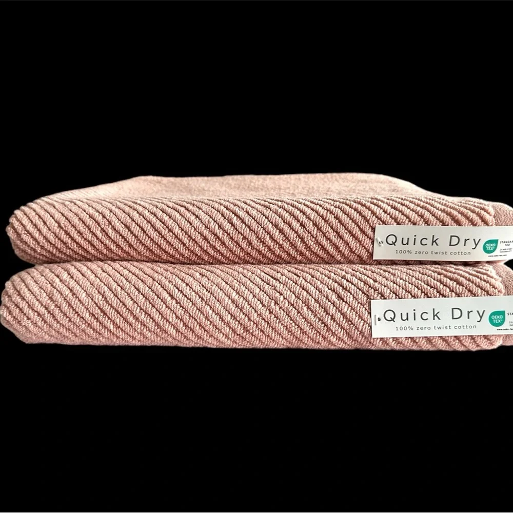 Quick Dry 2 Bath Towels 100 % Cotton Light Pink NEW WITH TAGS Sustainably Made
